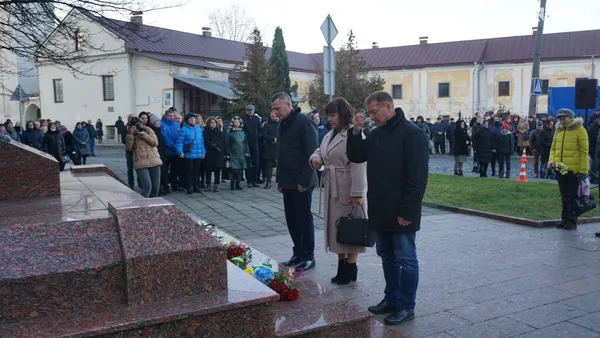 У Луцьку вшанували пам'ять жертв Голодомору (фото, відео)
