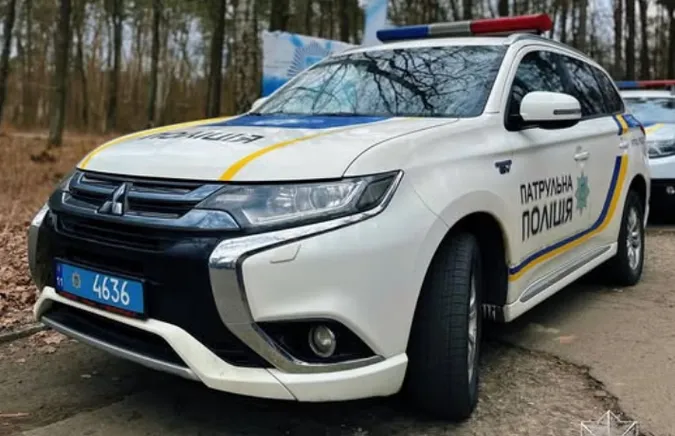 Лежав на землі: у Луцьку на вулиці рятували чоловіка до приїзду медиків