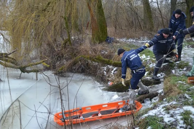 Низька видимість та захаращене дно Стиру ускладнюють пошуки хлопчика, - рятувальники (фото, відео)