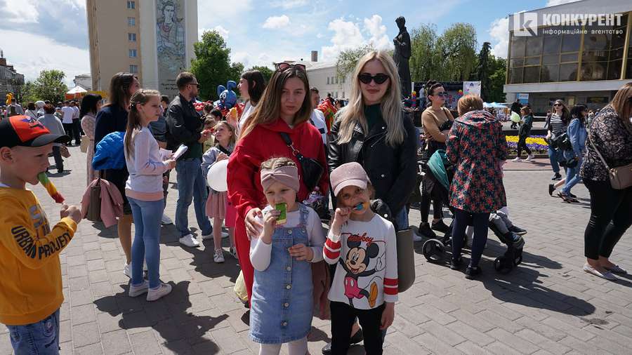 Емоції і драйв: у Луцьку відбулося свято морозива (фото)