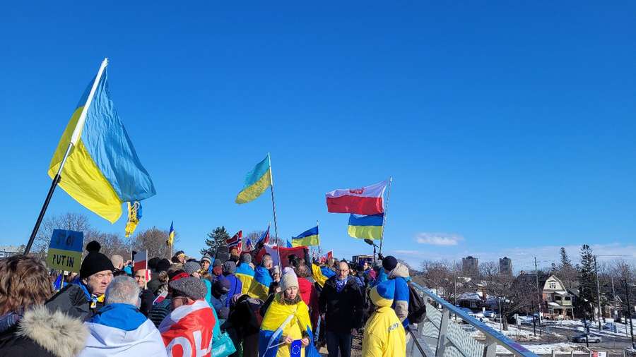 В Канаді розгорнули 30-метровий український прапор (фото)