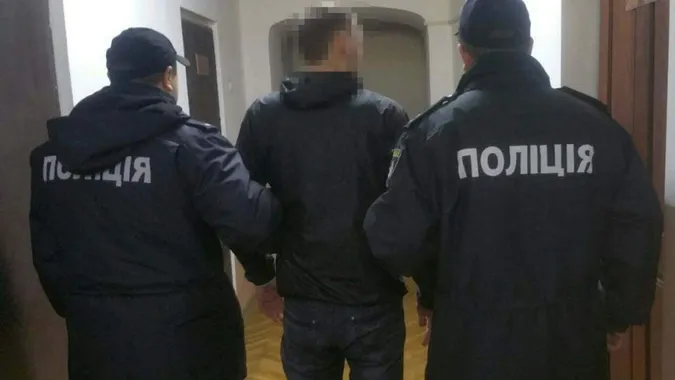 У Володимир-Волинському районі п'яний дебошир вдарив ножем поліцейського