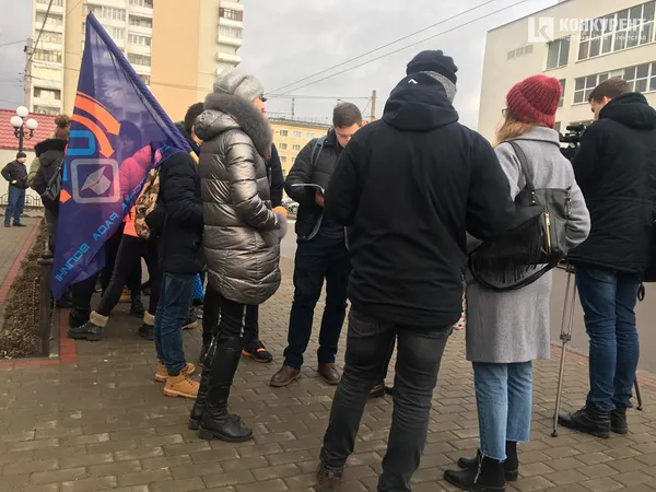 У центрі Луцька студенти вимагають пільговий проїзд (фото, оновлено)