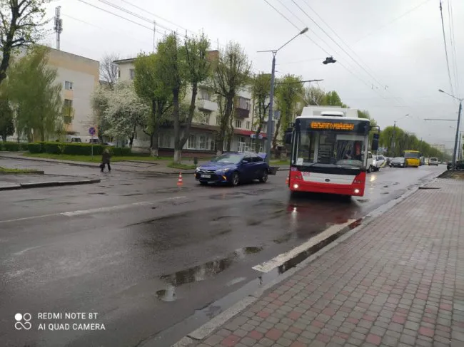 У центрі Луцька зіткнулися дві автівки (фото)