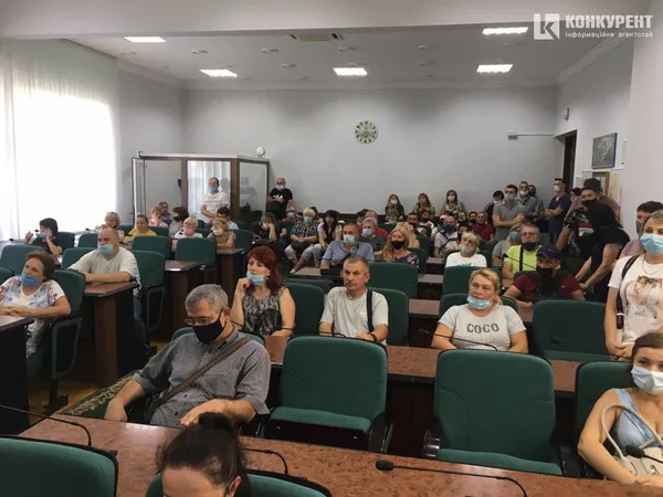 У стінах Луцькради мітинг: чого вимагають (ВІДЕО, ФОТО, ОНОВЛЕНО)