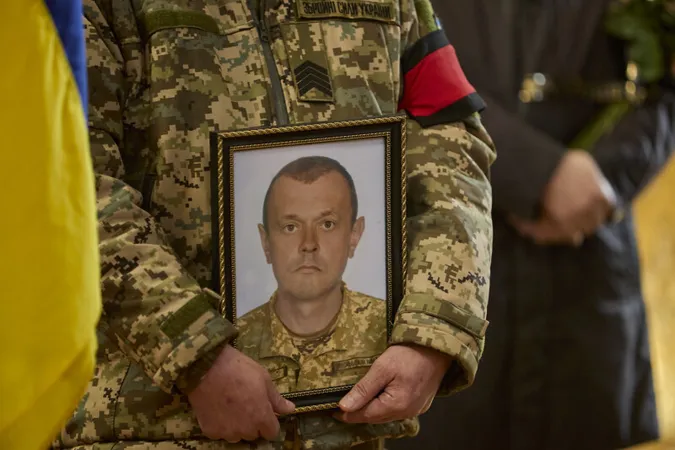 Луцьк у скорботі: в останню дорогу провели захисників Андрія Міщука та Андрія Смалюка