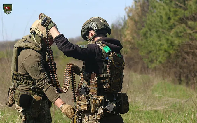«Рука тверда, серце б'є рівно»: волинські воїни показали потужні знімки