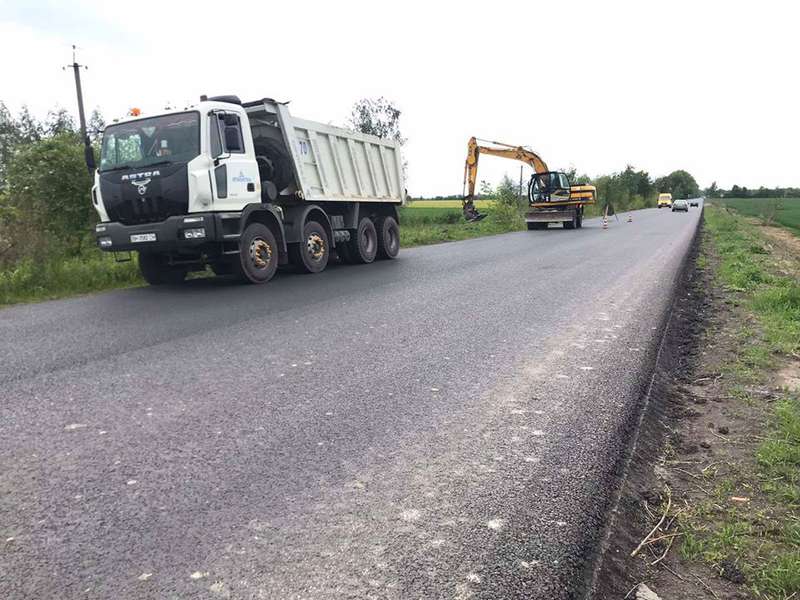 В Іваничівському районі завершується ремонт автошляху (фото)