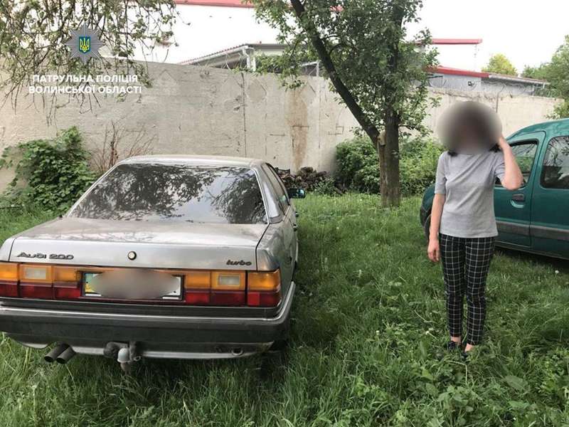 П'яні поїздки в Луцьку: чоловік з пістолетом і жінка без водійських 
