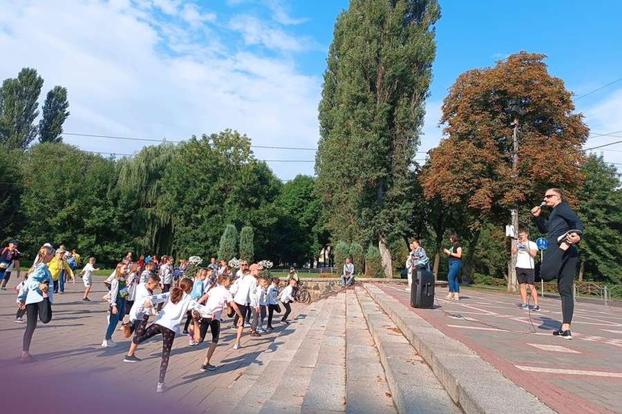 На підтримку ЗСУ: у Луцьку відбувся забіг у вишиванках (фото)