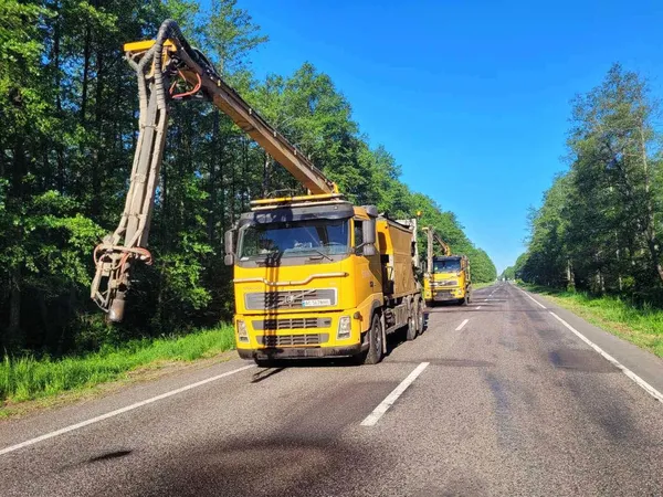 На Волині масово ремонтують державні траси: де працює техніка