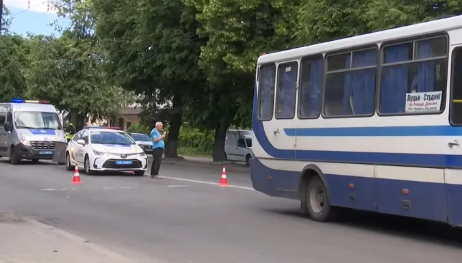 У Луцьку – жахлива аварія із автобусом: постраждав 10-річний хлопчик (відео)
