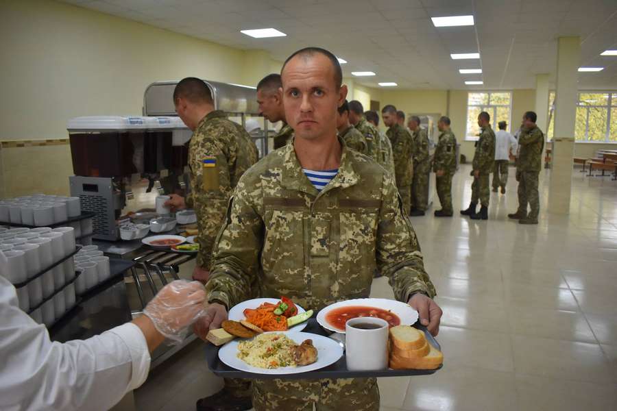 Нове меню військовим: десерт та страви на вибір