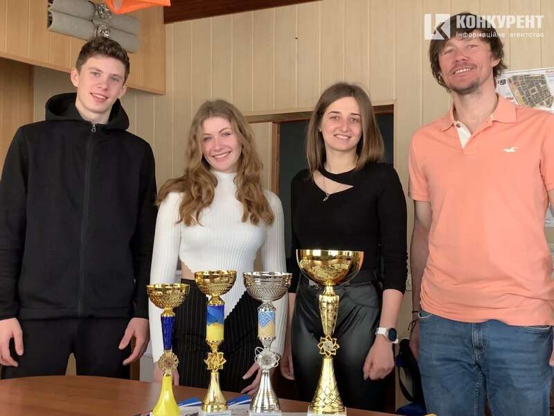 Учасники чемпіонату України з лижного туризму