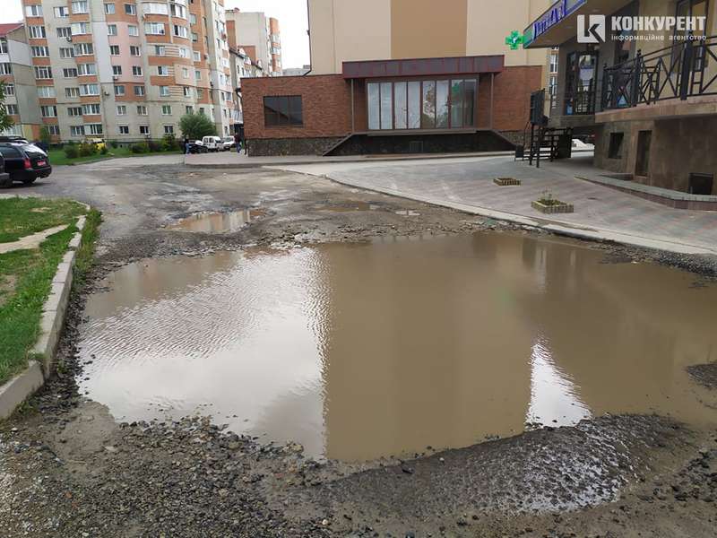 Ані пройти, ні проїхати: лучани просять відремонтувати вулицю Зацепи (фото)