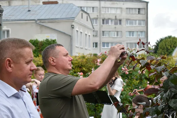 Дзвіночок як символ голосу: у Луцьку вшанували дітей, які загинули під час війни