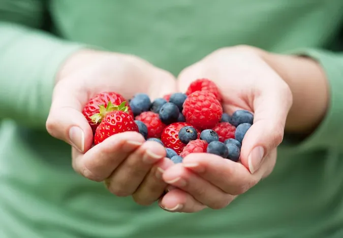 Кардіологи назвали літні ягоди, які врятують ваше серце