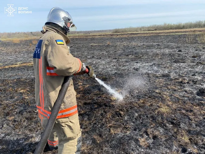 На Волині через паліїв загорілося торфовище