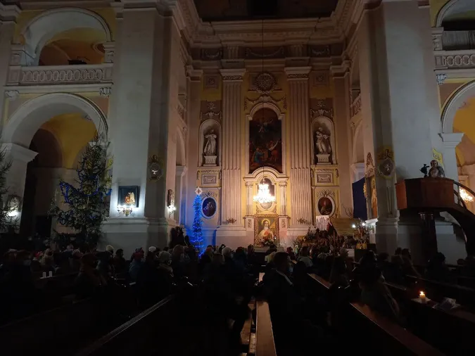 У луцькому костелі розпочалась різдвяна меса (фото, відео)