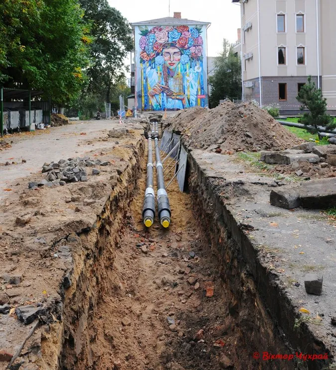 «Ми мусимо це робити», - директор «Луцьктепла» про роботи в старому місті (фото)