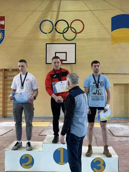 Волинські рятувальники взяли два «золота» на змаганнях з гирьового спорту (фото)