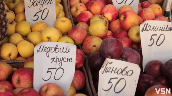 Які ціни на фрукти на ринку Луцька (фото)