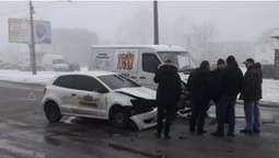 Аварія у Луцьку: зіткнулися легковик і бус (відео)
