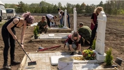 Переможець забрав 20 тисяч рублів: в сибіру пройшов конкурс з прикрашання могил (фото)