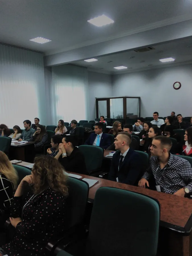 Луцьку молодь вчили, як  бути  депутатами міської ради