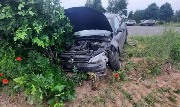 Біля АЗС під Луцьком зіткнулися BMW та Volkswagen (фото)