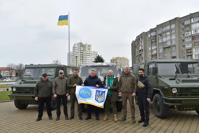 У Луцьку військовим передали всюдиходи Iveco (фото)