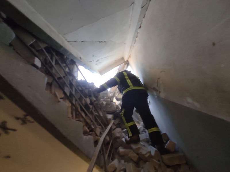 Ворожа ракета рознесла будинок у Шевченківському районі Києва: є постраждалі (фото)