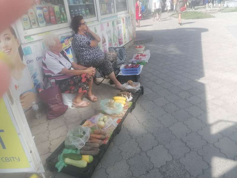 Варшавський ринок: скільки коштують сезонні овочі, фрукти, ягоди
