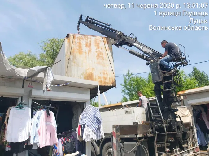 Демонтаж триває: на Старому ринку знову переселення (ФОТО)