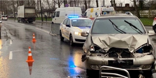 Не дотримав дистанції: у Луцьку п'яний водій врізався в машину попереду (фото, відео)