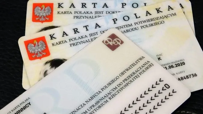 Порахували, скільки українців отримали Карту поляка