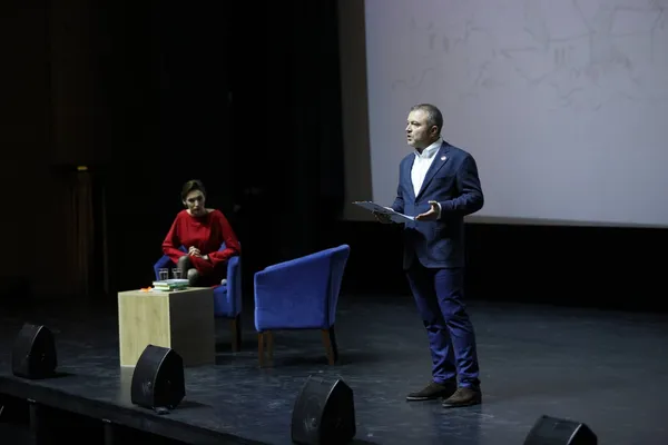 «Тимчасова влада використовує місто виключно для себе». Про що говорив Андрій Покровський у Луцьку
