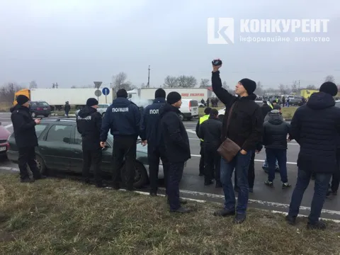 Закон про «євробляхи» спричинив колапс: митниця виявилася не готовою до змін