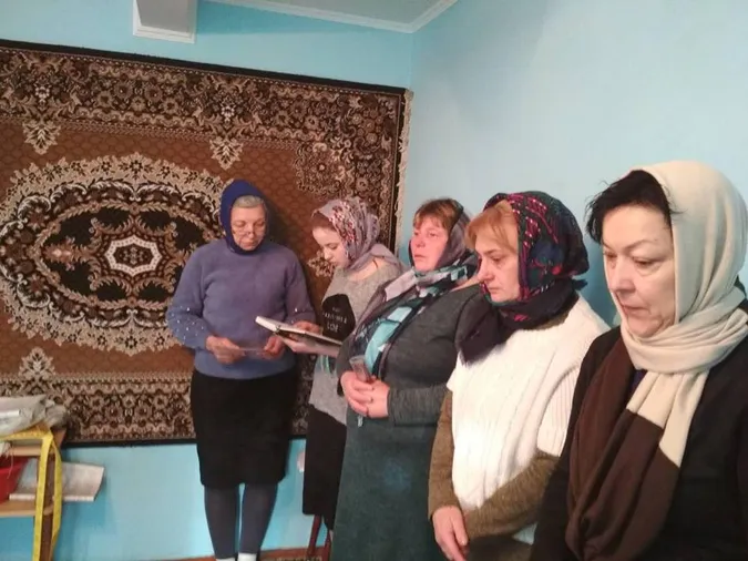 У селах на Волині віряни УПЦ (МП) моляться у хатах (фото)