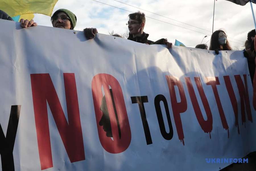 У Києві активісти вийшли на марш проти російської агресії