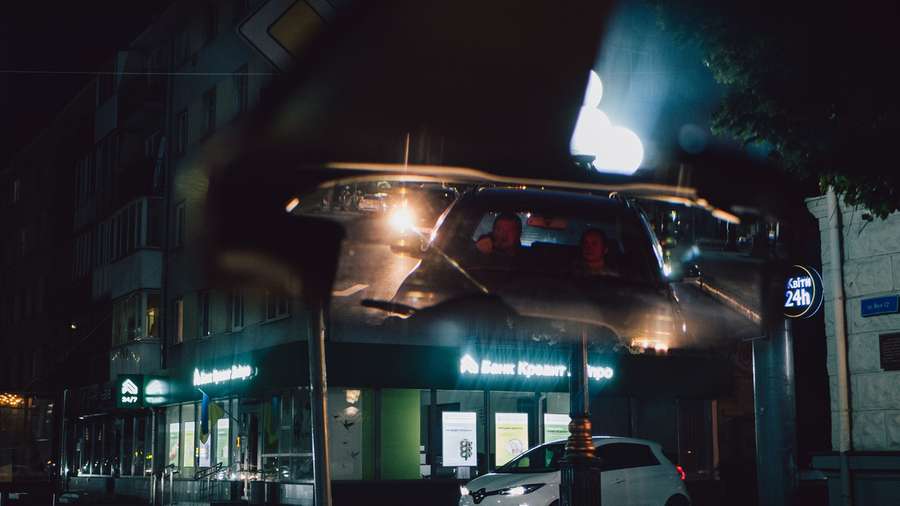 Вечірній Луцьк з вікна авто (фото)