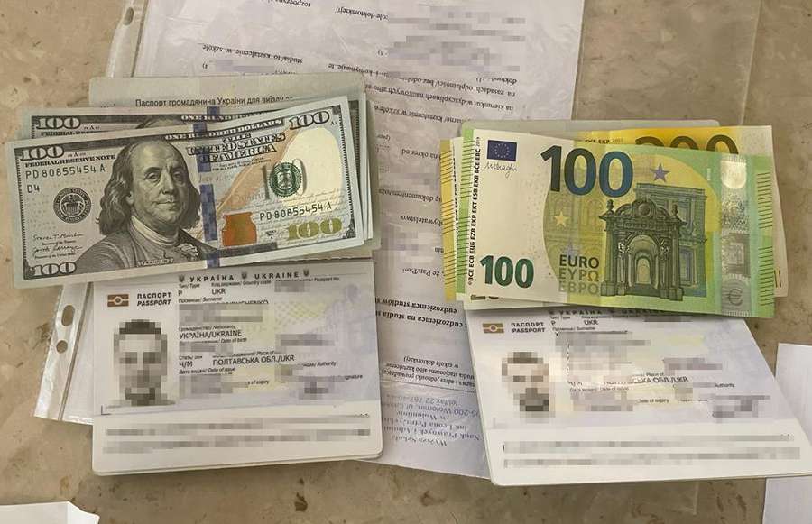 Пропонували гроші прикордонниці: в «Устилузі» зловили двох «липових» студентів (фото, відео)