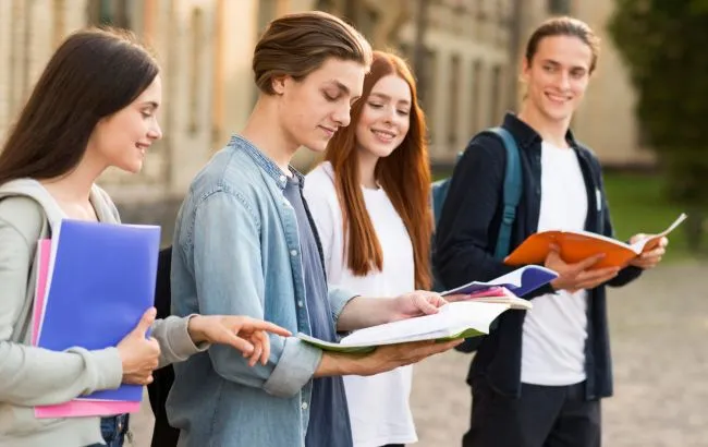 В Україні завершилась вступна кампанія: скільки студентів зарахували до вишів і коледжів