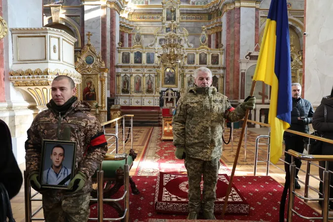 Луцьк навколішки попрощався з загиблим на Харківщині захисником Іваном Прокопцем