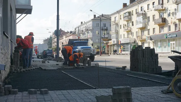 Упорядкують до 1 вересня: що коїться на проспекті Волі у Луцьку (фото)