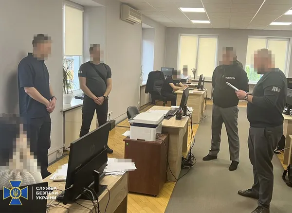 СБУ «накрила» волинського митника, який брав хабарі