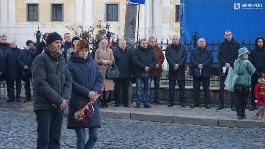 У Луцьку вшанували пам'ять жертв Голодомору (фото, відео)