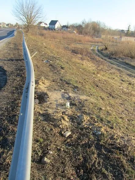 На волинській трасі вкрали дорожні знаки 