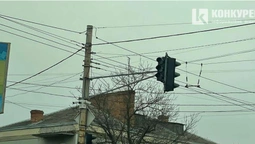 Анархія на перехресті: у Луцьку на Дубнівській не працює світлофор (відео)