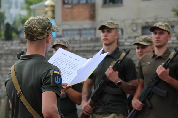 73 курсанти луцького вишу склали присягу на вірність Україні (фото)